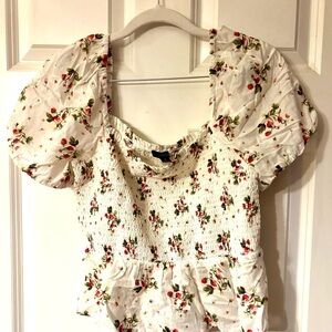 J.Crew Puff-Sleeve Smocked Top in Strawberry Floral EUC Women's Medium